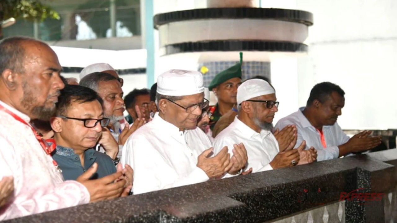 মাজার জিয়ারত শেষে শাহপরাণের পথে মির্জা ফখরুল