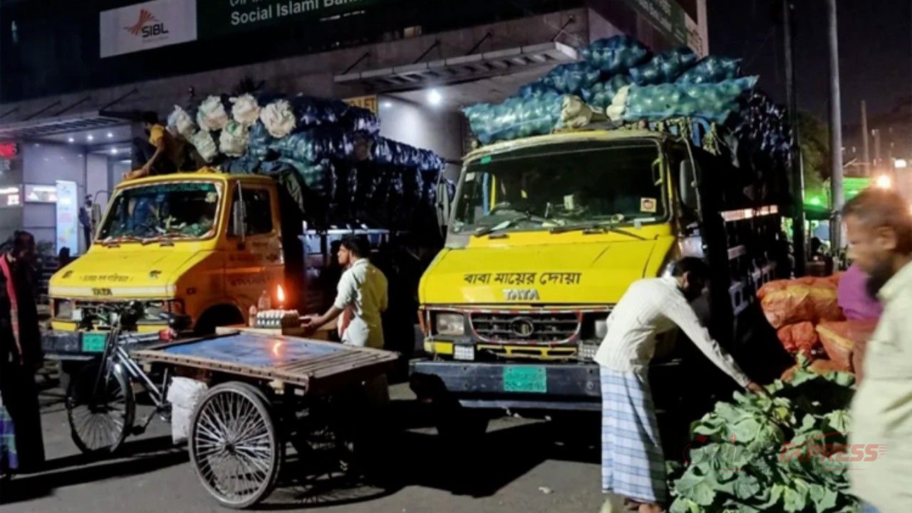 ট্রাকভাড়া বাড়ায় ভোক্তার ওপর বাড়ছে খরচের চাপ