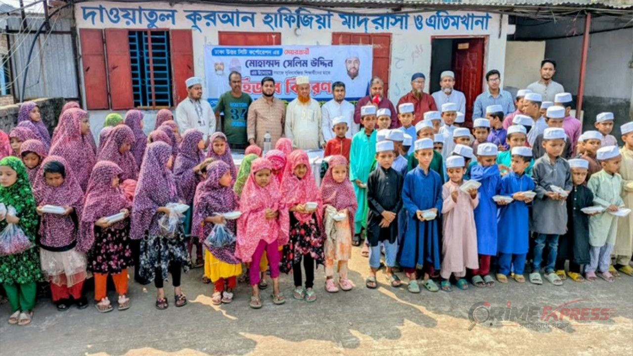মোহাম্মদপুরে সুবিধাবঞ্চিত শিক্ষার্থীদের মাঝে হিজাব ও টুপি বিতরণ