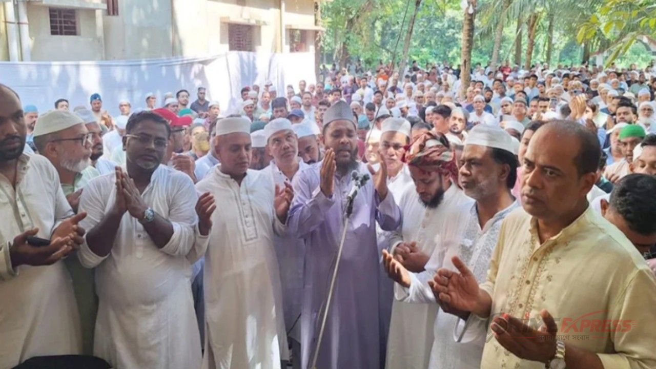 রাউজানে পুলিশ ও বিএনপির নেতা-কর্মীদের পাহারায় সাবেক ছাত্রলীগ নেতা রোটনের দাফন